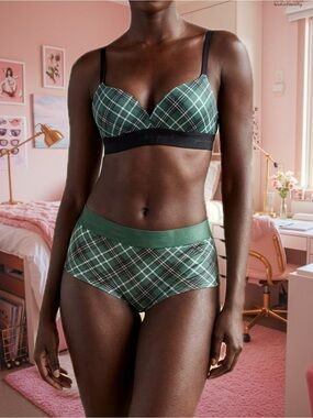 Victoria’s Secret Pink Wear Everywhere Wireless Push-up Bra & Logo Boyshort NWT